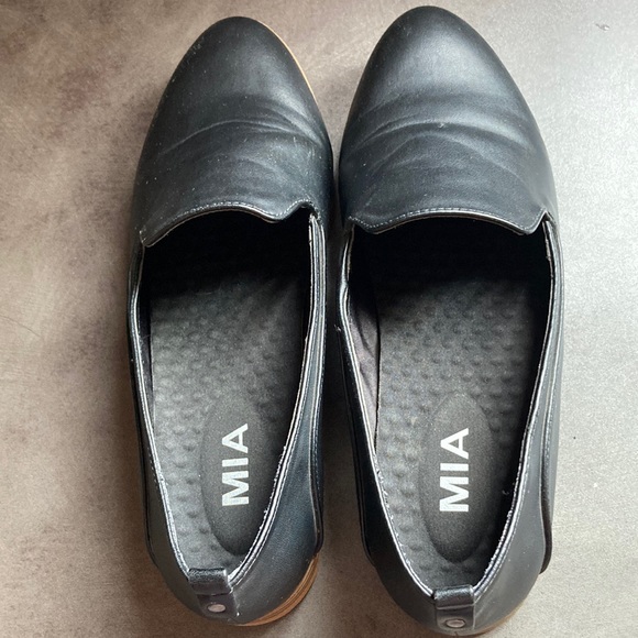 MIA Black Loafers (9) - Picture 4 of 10